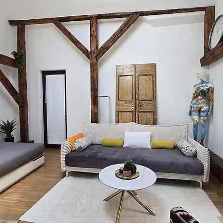 Funky Stylish Penthouse Apartmán